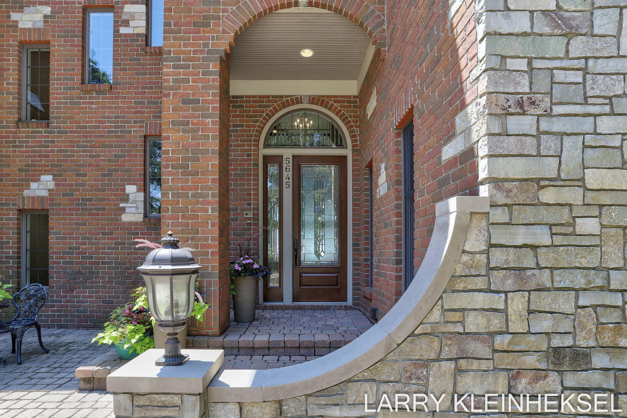 5645 N Lakeshore Drive