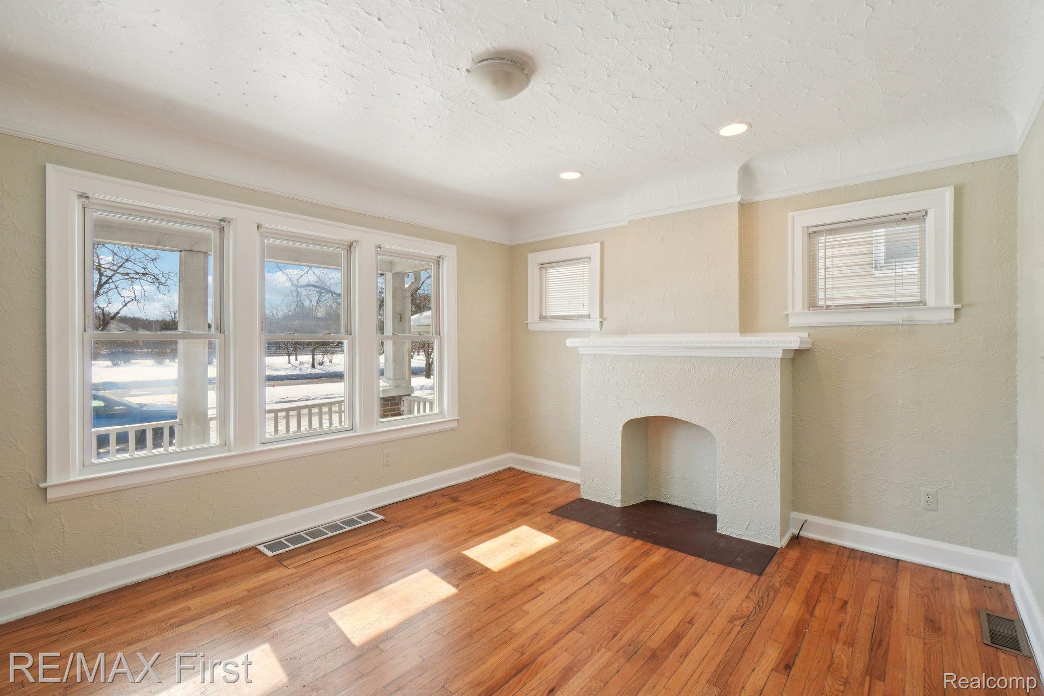 201 E Bennett Avenue