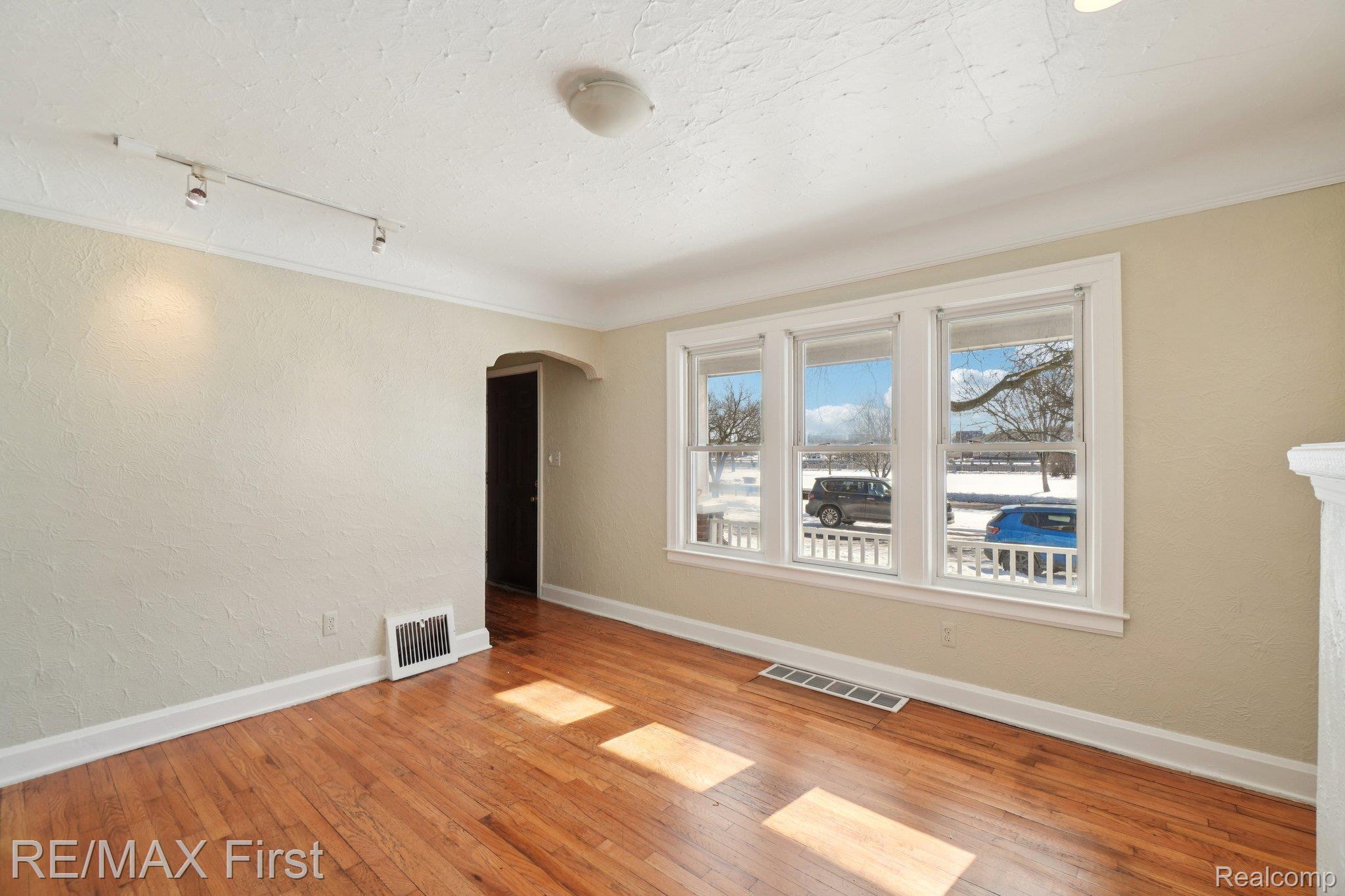 201 E Bennett Avenue