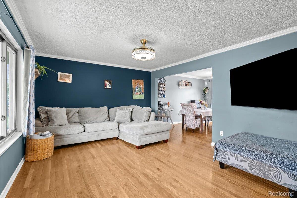 1084 Woodruff Lake Drive