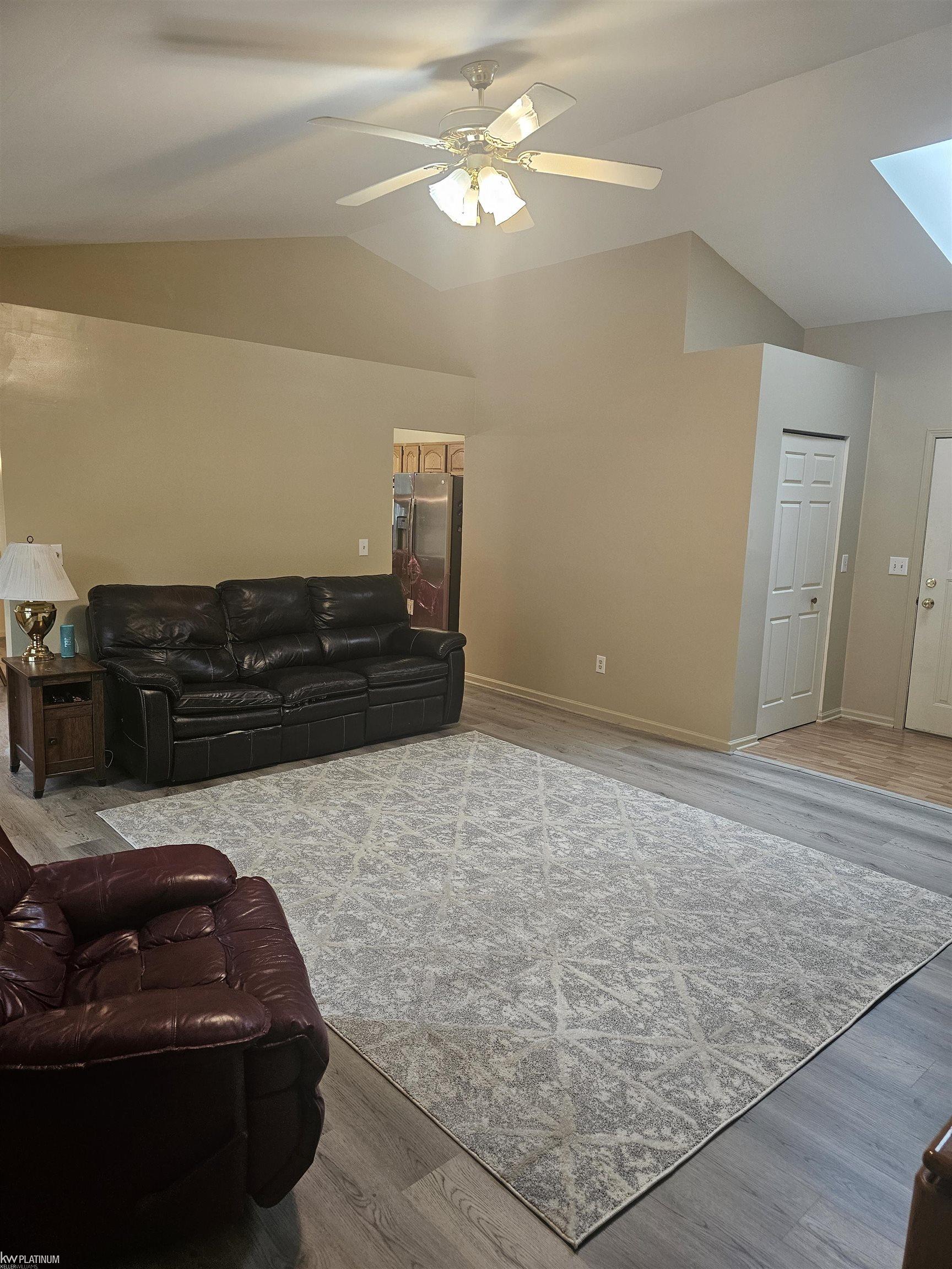 4224 North River Road