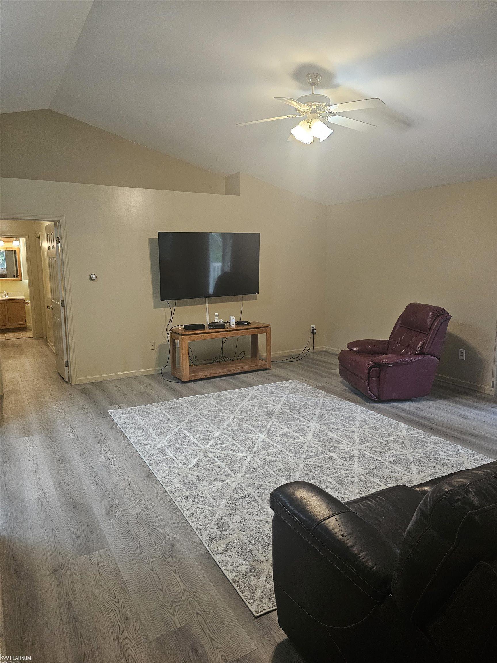 4224 North River Road