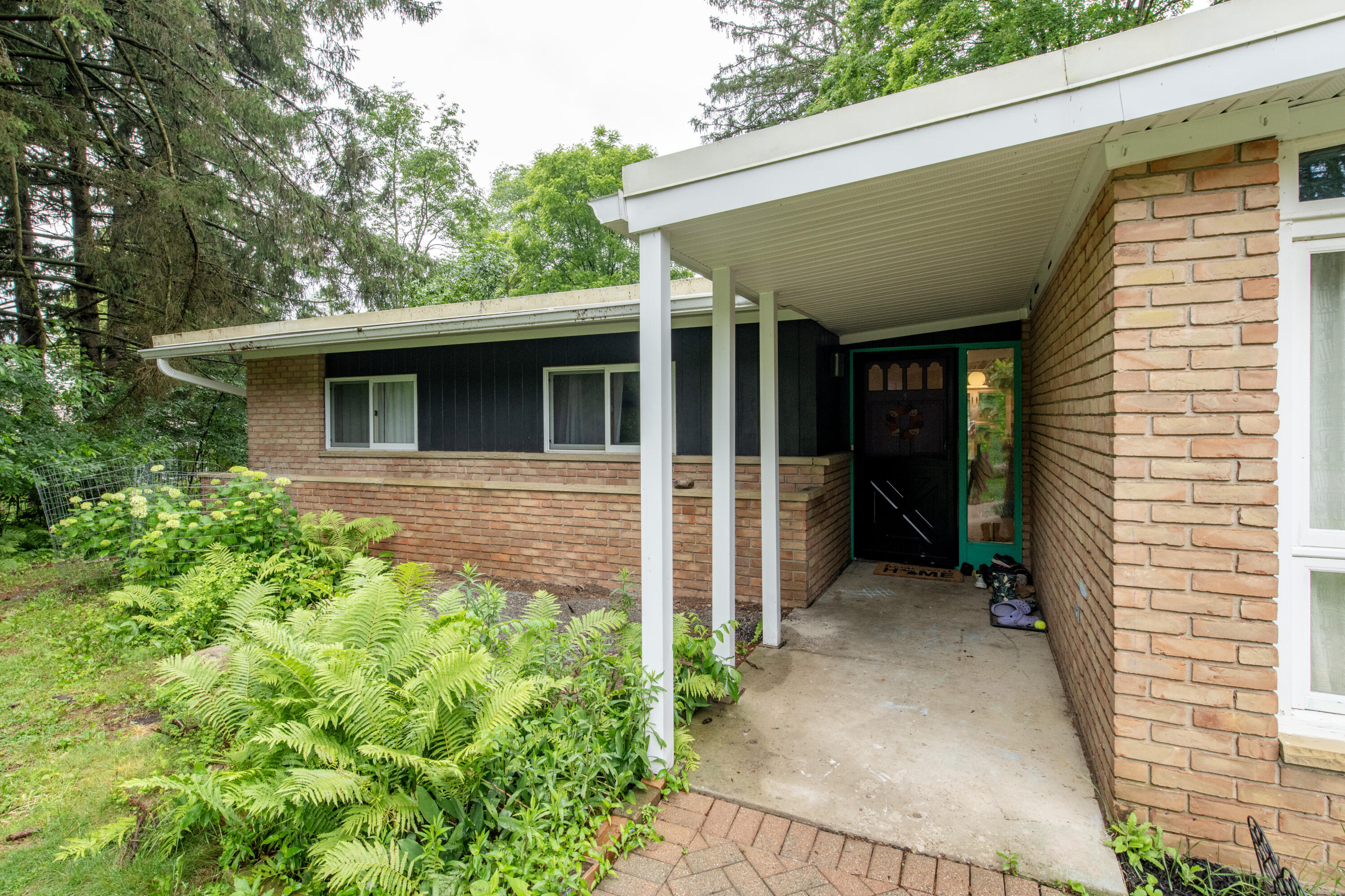 3431 Pineview Drive