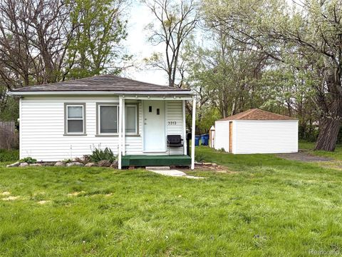 3313 Dallas Avenue Warren City MI 48091