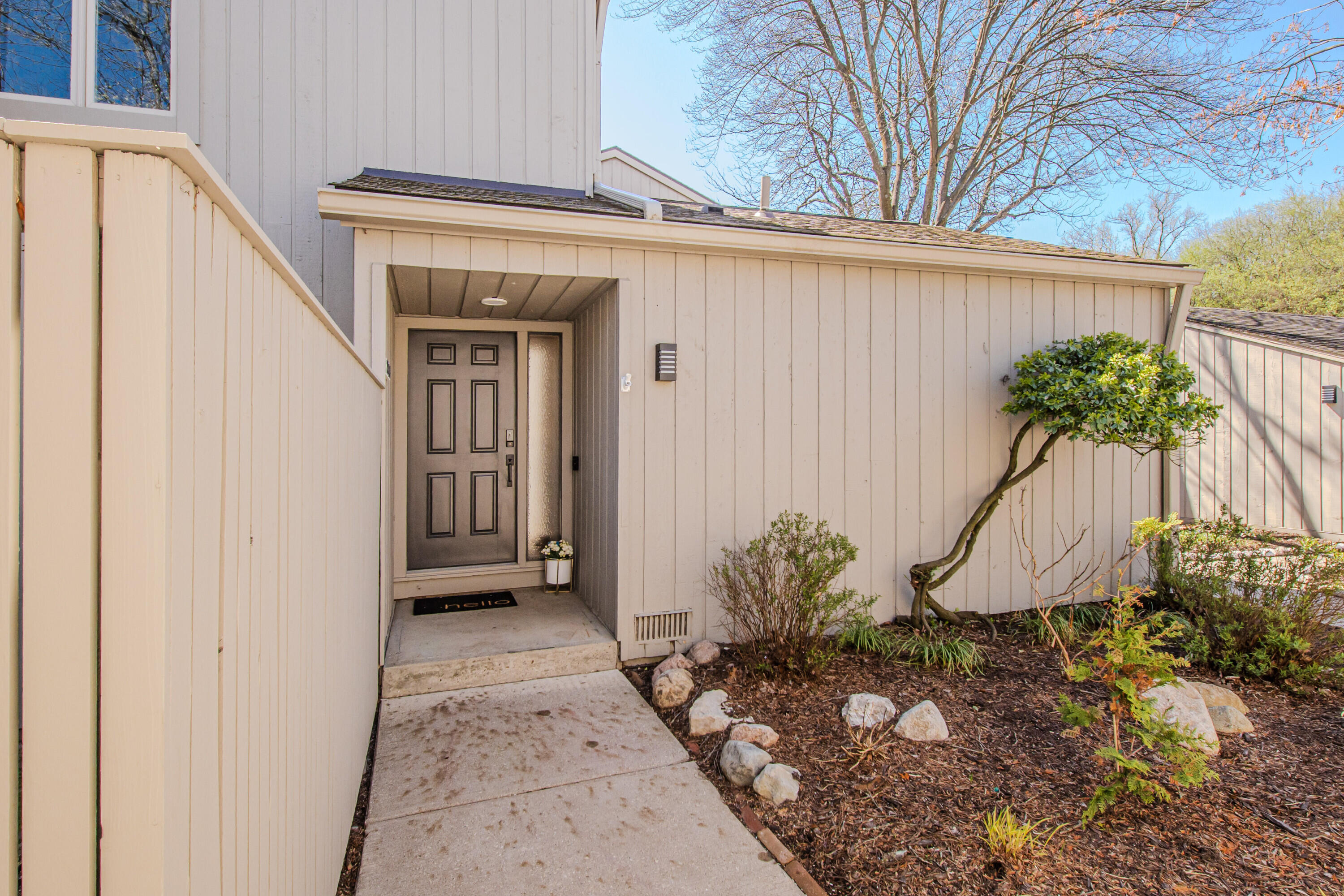 2204 Applewood Court