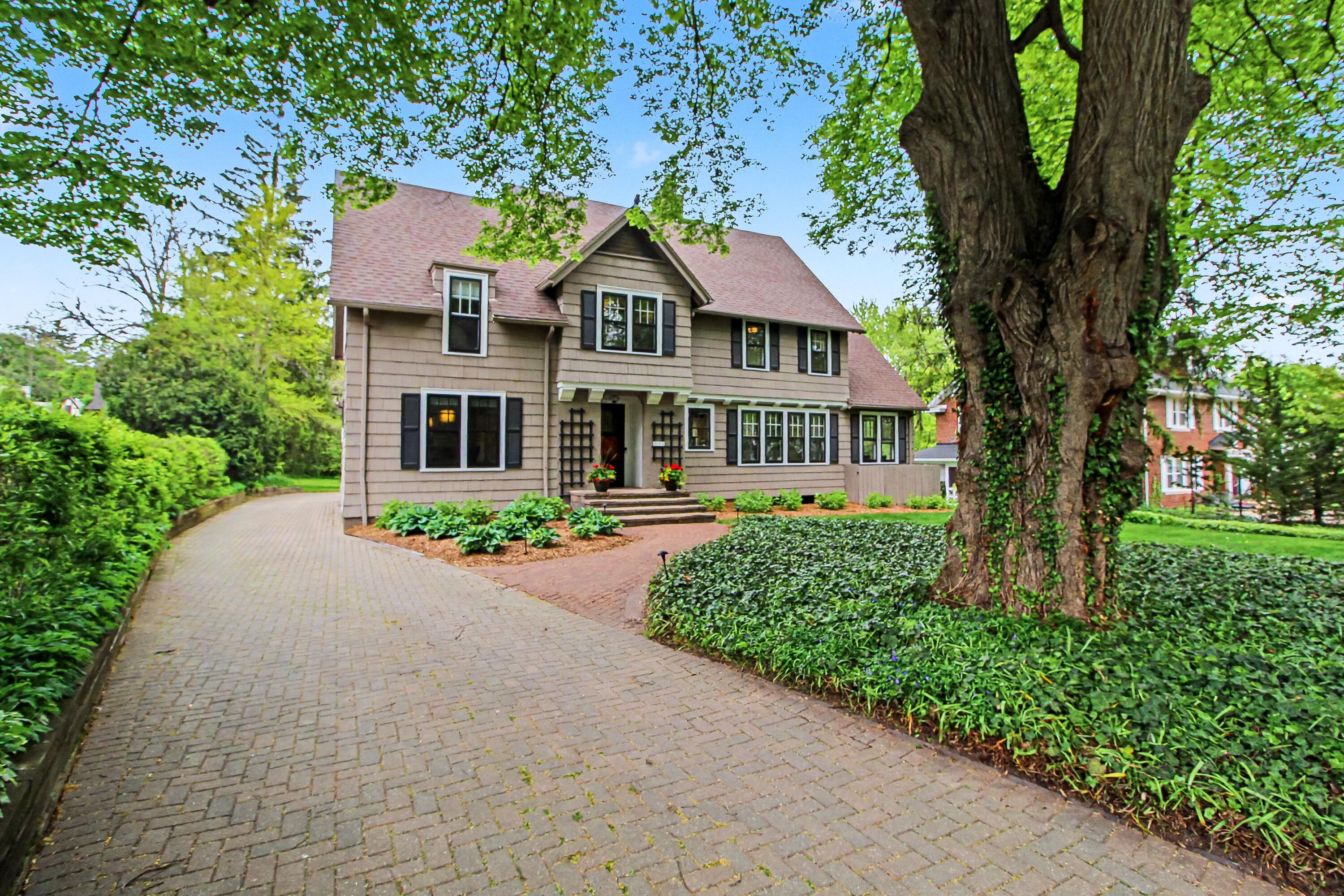 2105 Devonshire Road