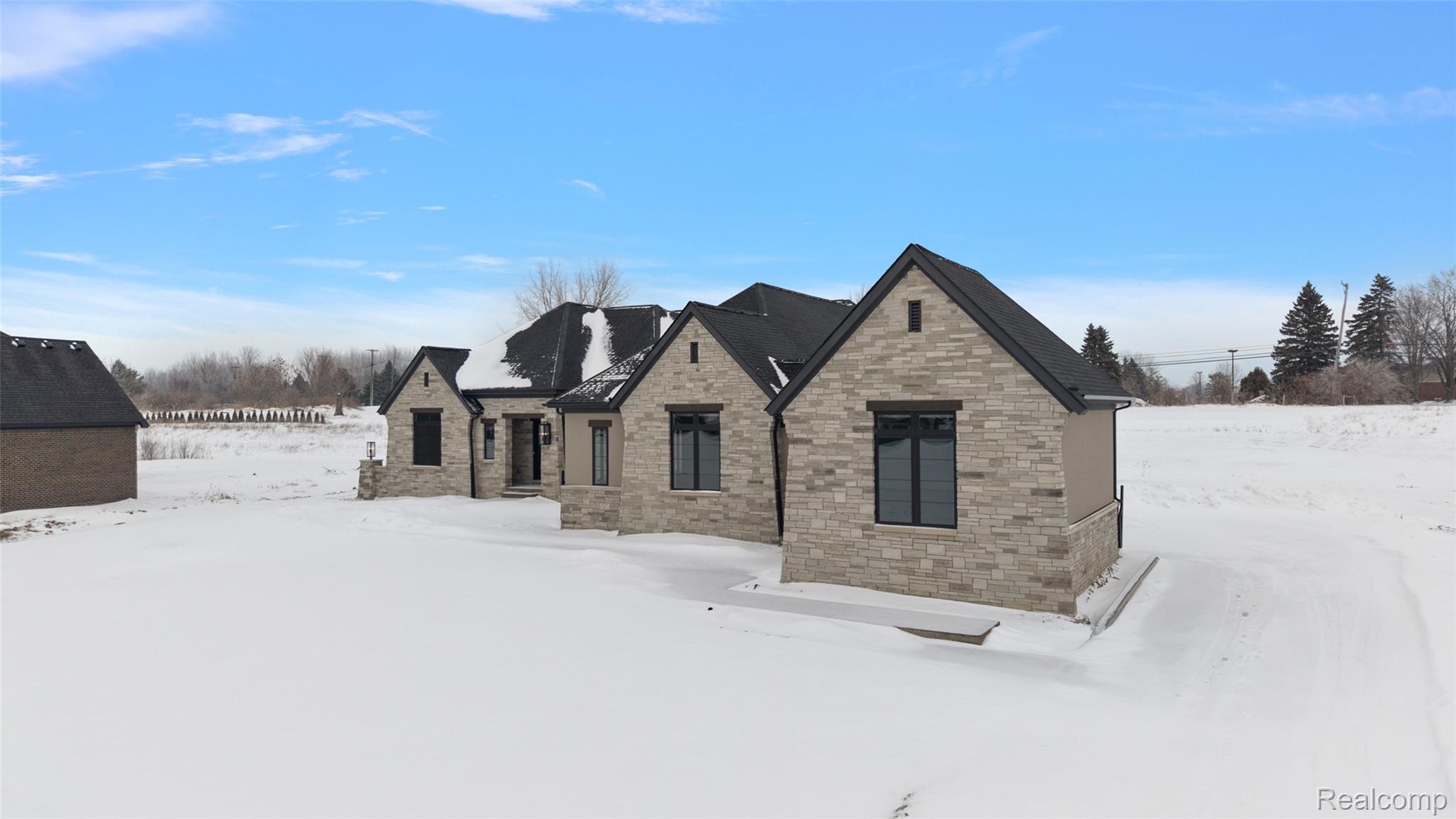 67736 Overlook Trail