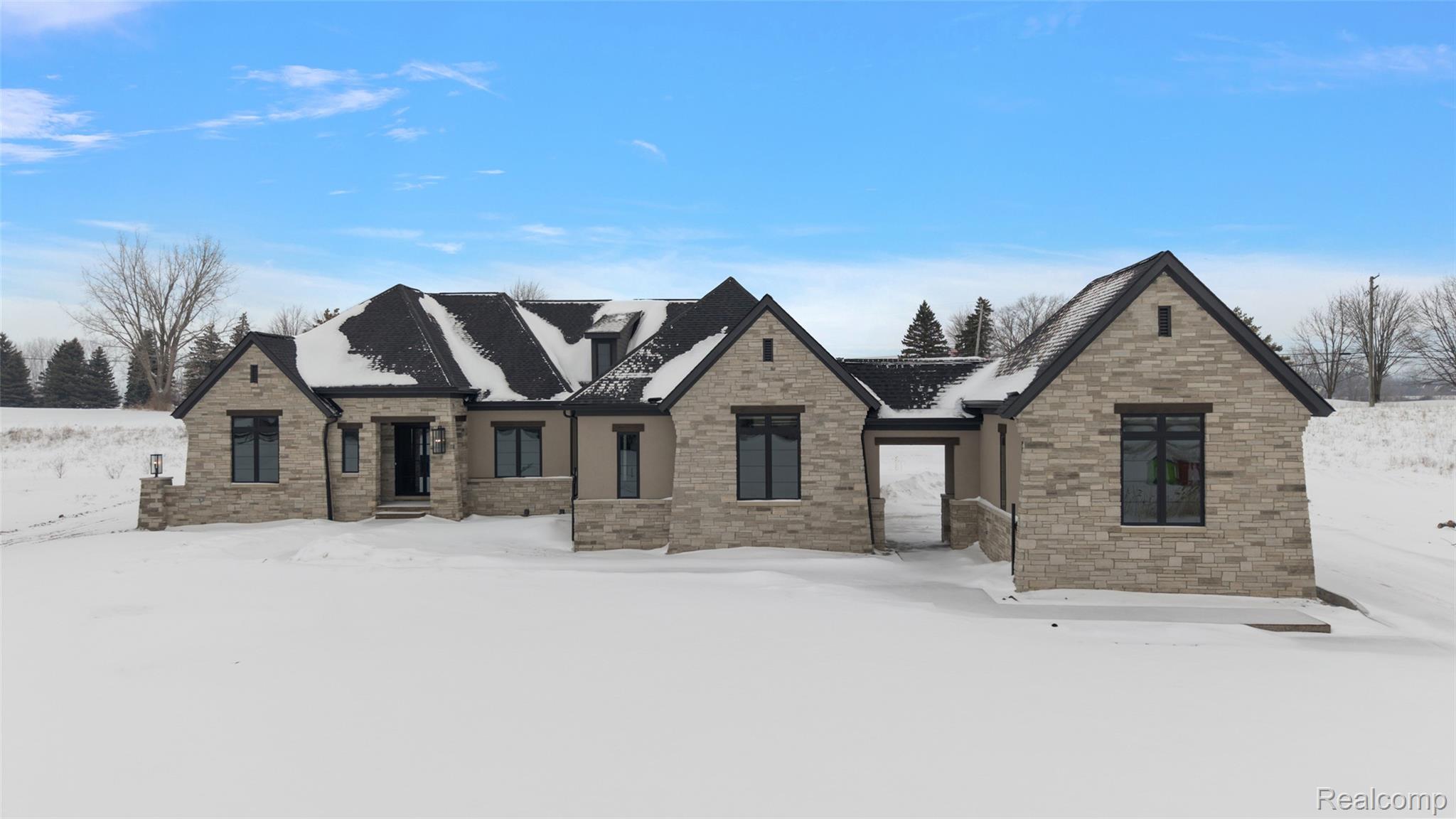 67736 Overlook Trail