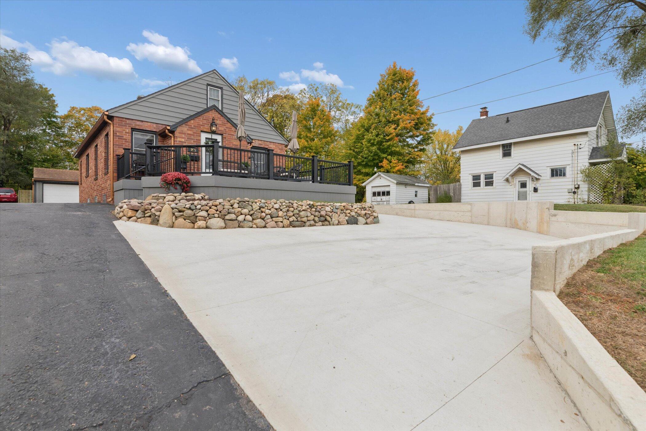 955 Capital Avenue NE