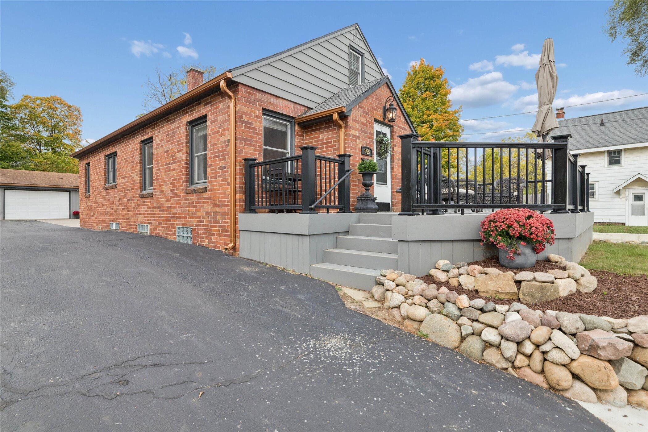 955 Capital Avenue NE