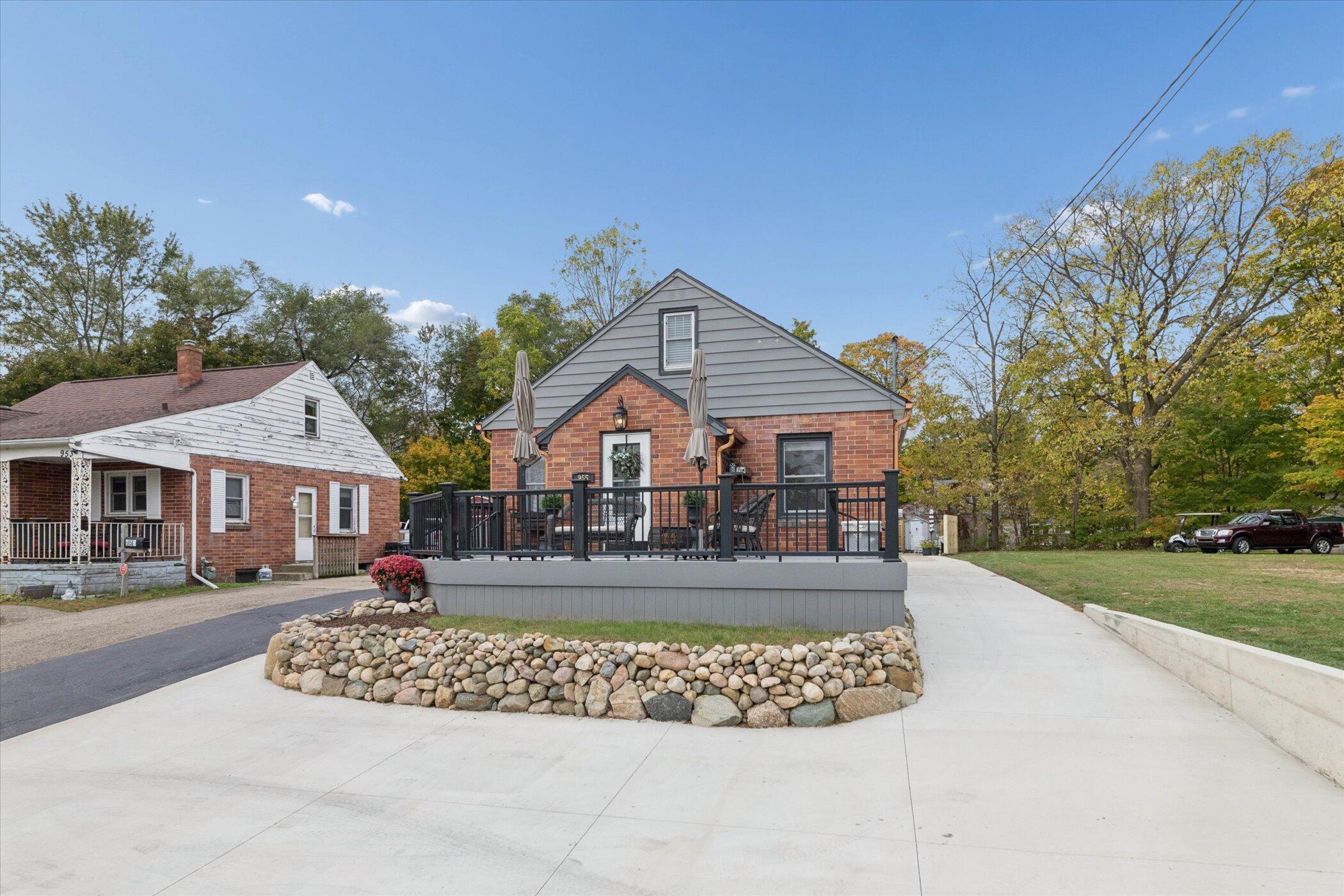 955 Capital Avenue NE