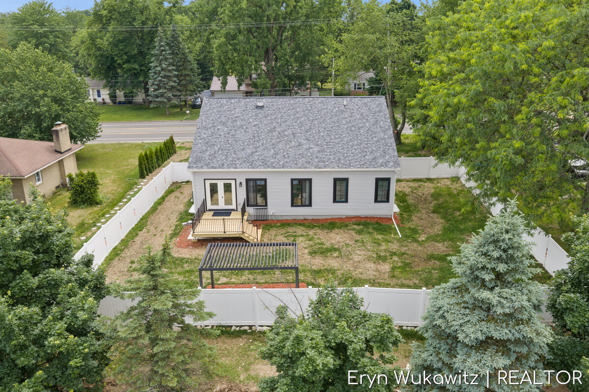 409 6 Mile Road NW