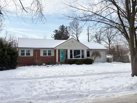 16255 Amherst Avenue Beverly Hills Village MI 48025