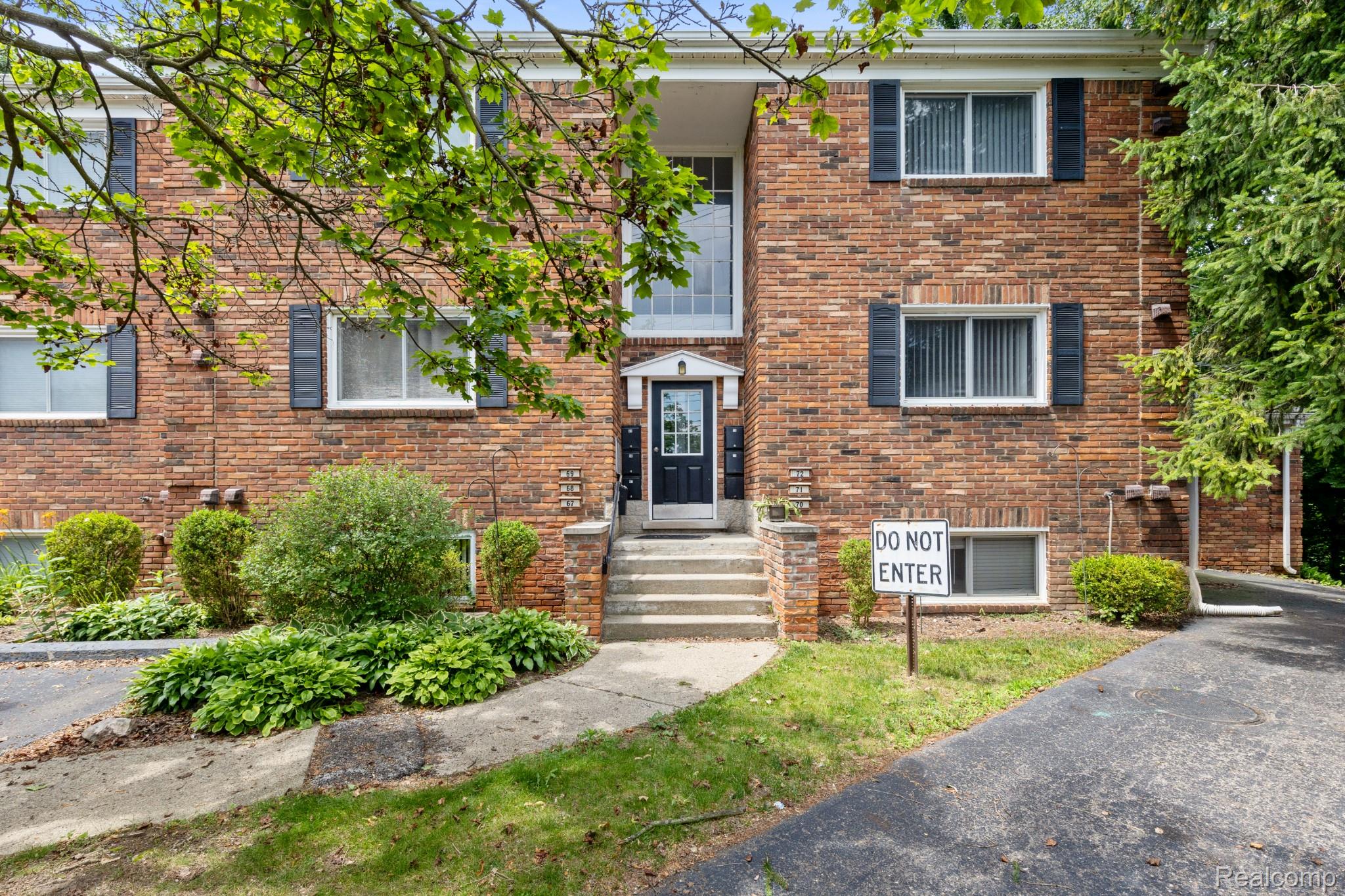 31831 Grand River Avenue 71