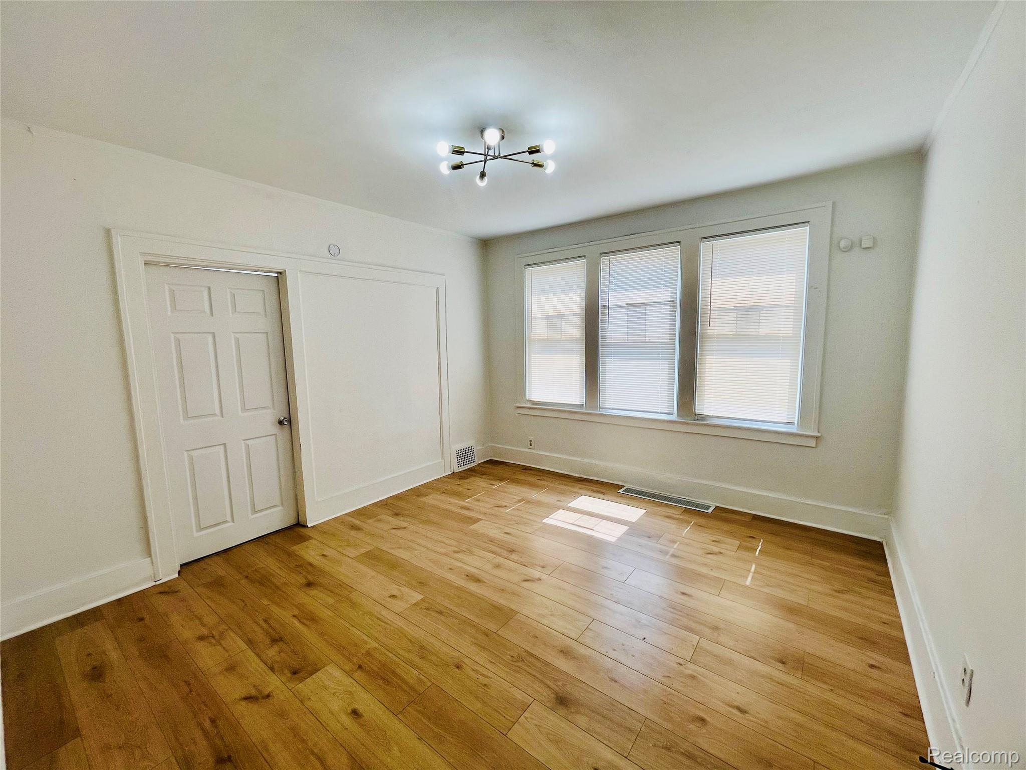 Detroit City, Michigan 48214, United States, 2 Bedrooms Bedrooms, ,1 BathroomBathrooms,Residential,Active,233814