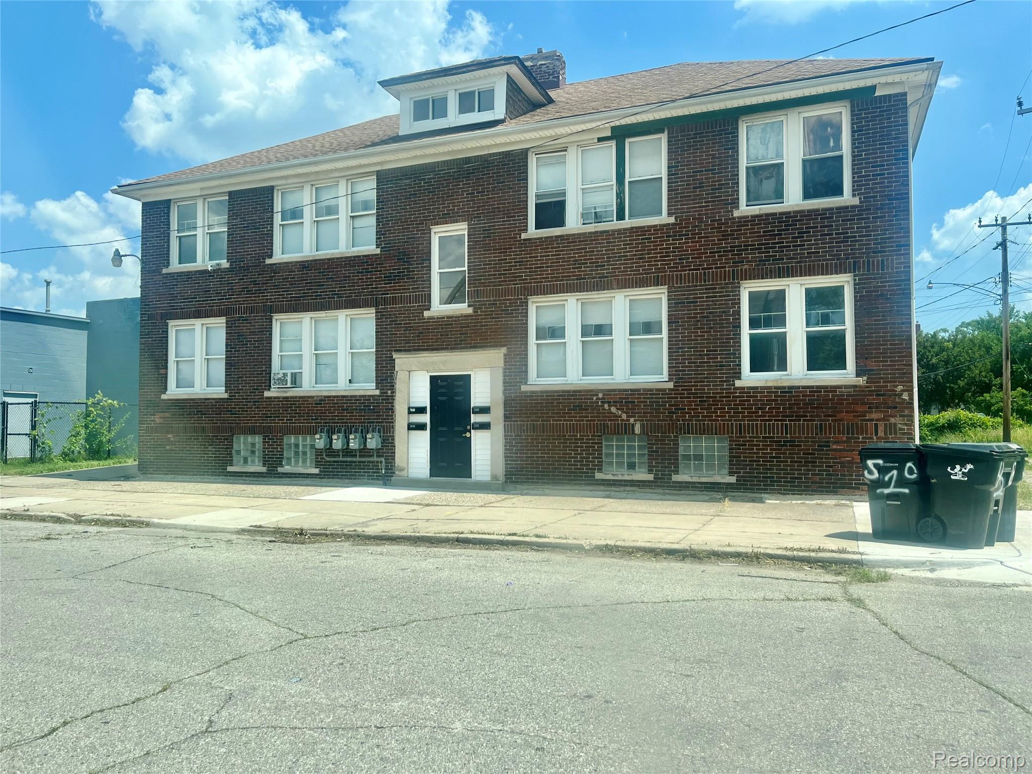 Detroit City, Michigan 48214, United States, 2 Bedrooms Bedrooms, ,1 BathroomBathrooms,Residential,Active,233814