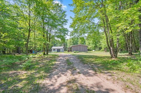 283 W 16th St Webber Township MI 49304