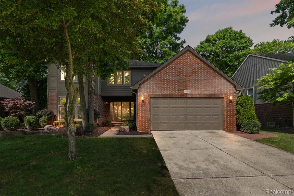 2082 Avon Lake Lane