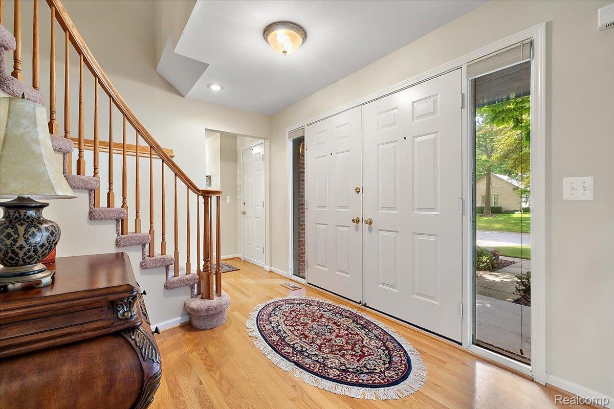 2082 Avon Lake Lane