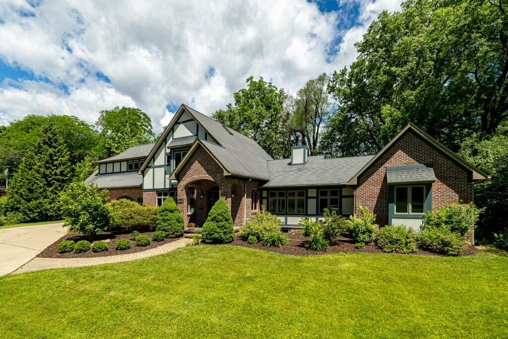 2135 Tuomy Road