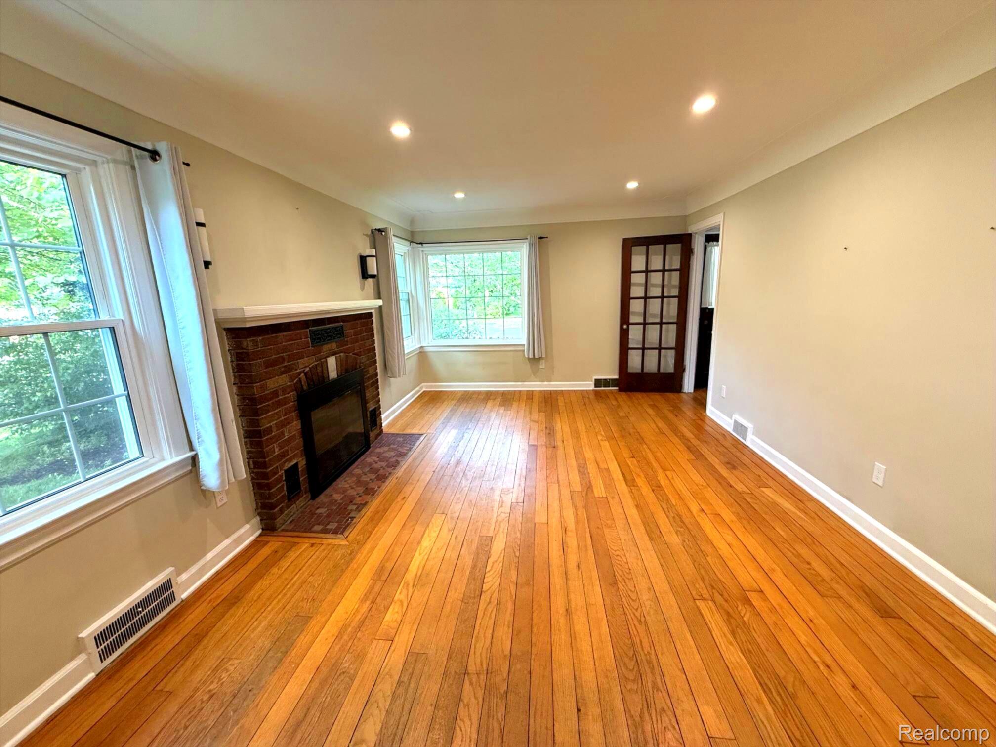 340 N Hagadorn Street