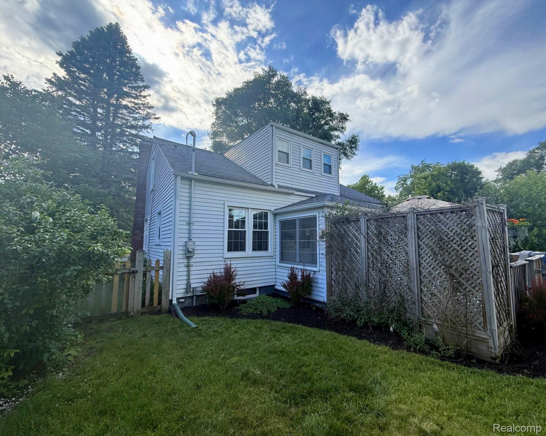 340 N Hagadorn Street
