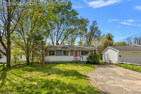 2795 Woodbury Street Commerce Charter Township MI 48390