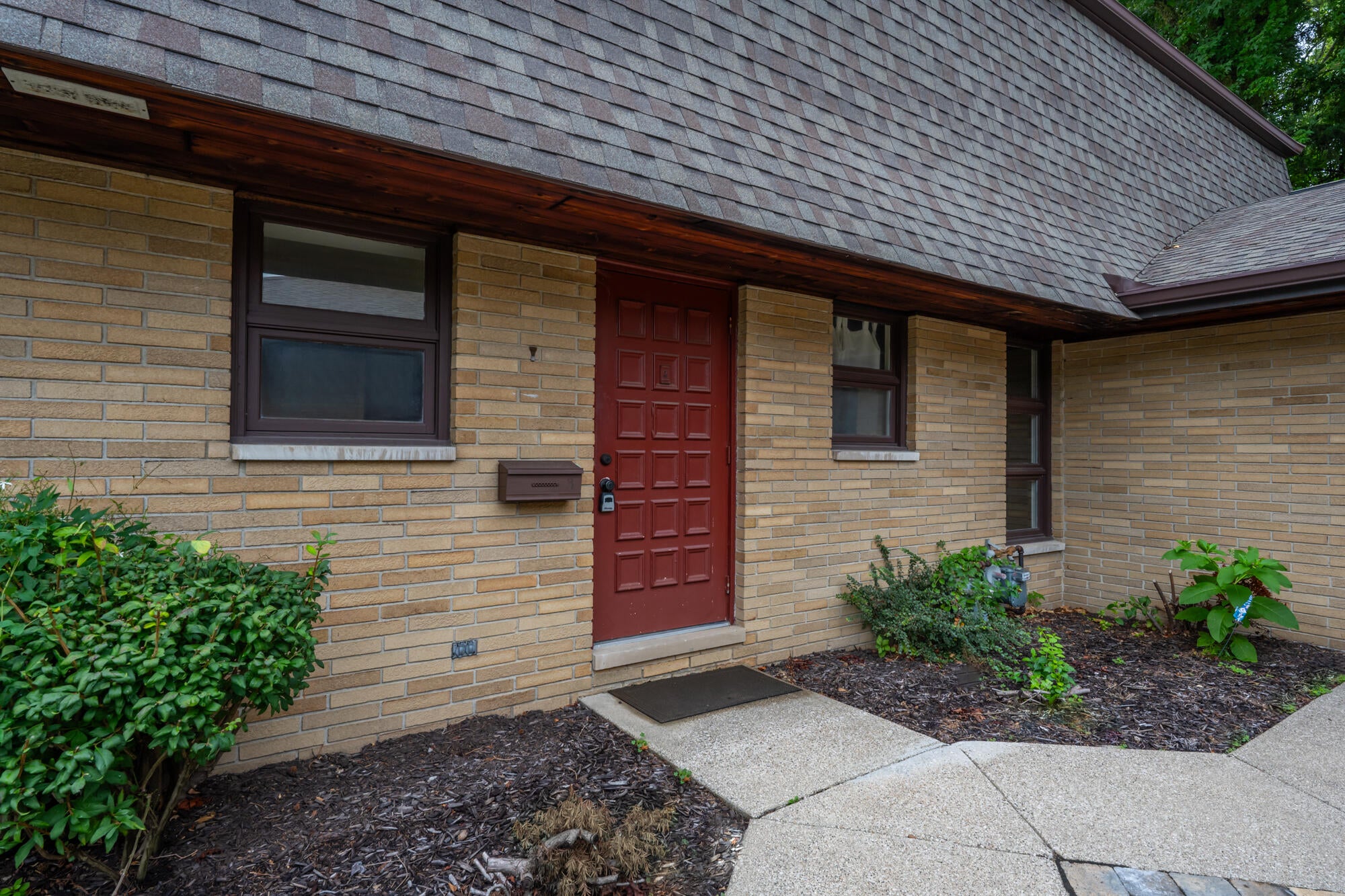 2727 S Lakeshore Drive 3