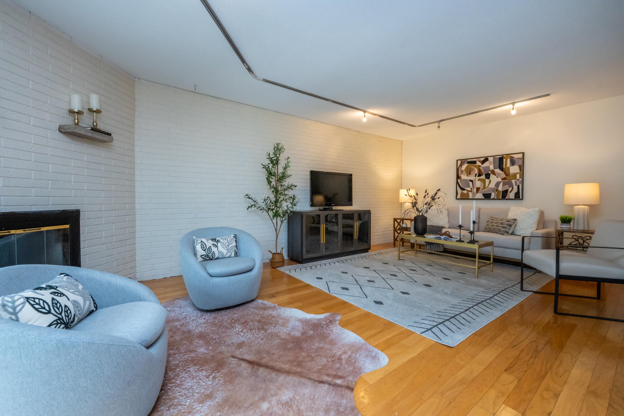2727 S Lakeshore Drive 3