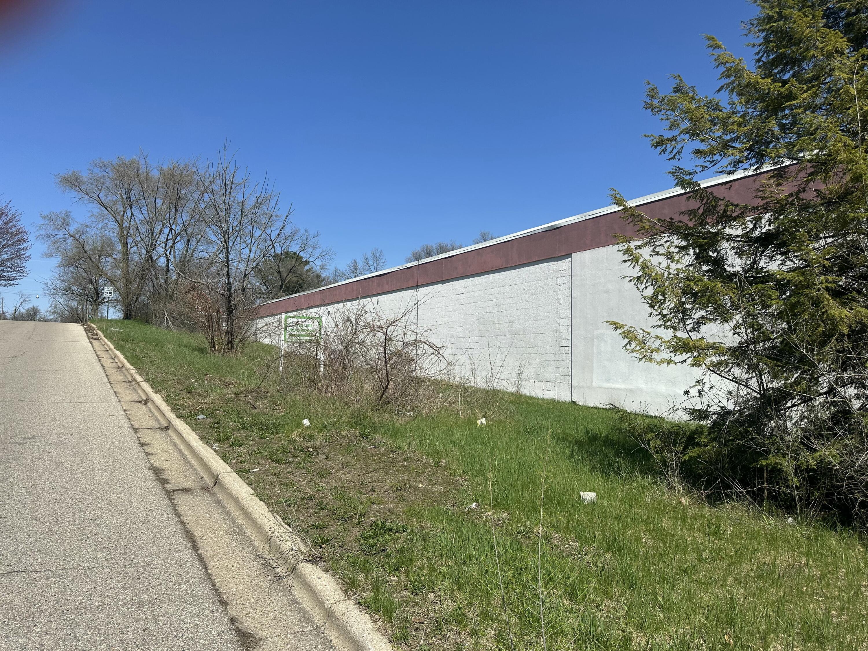 40 E Norton Avenue