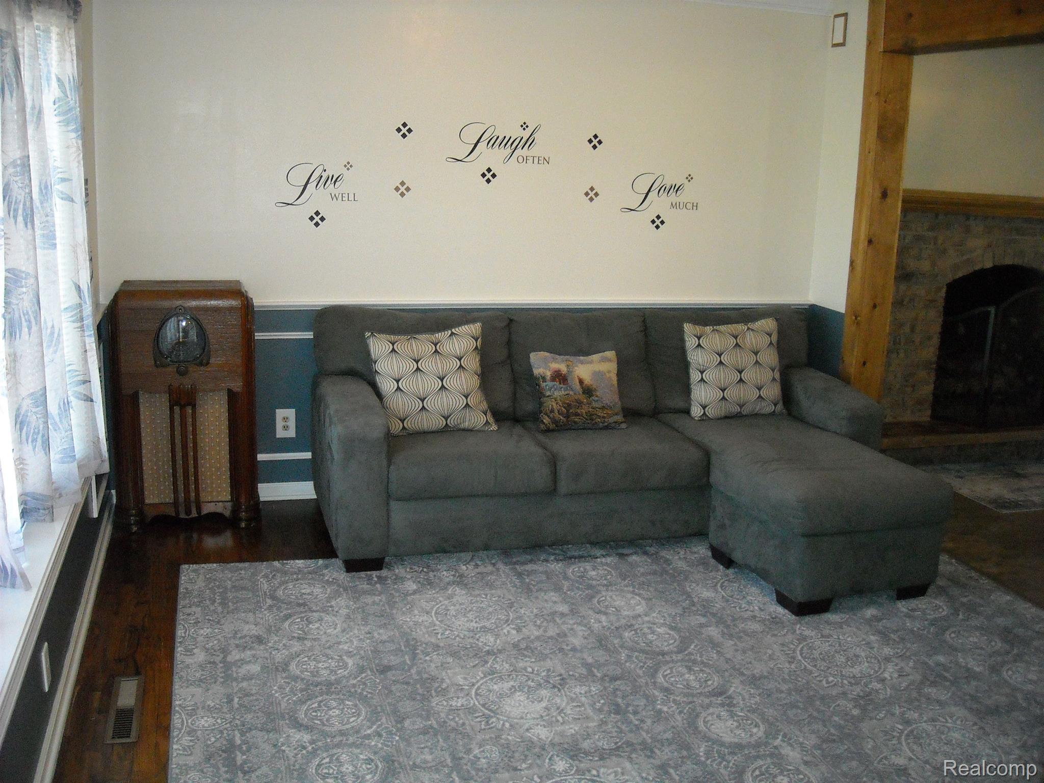 1216 PLEASANTVIEW Drive