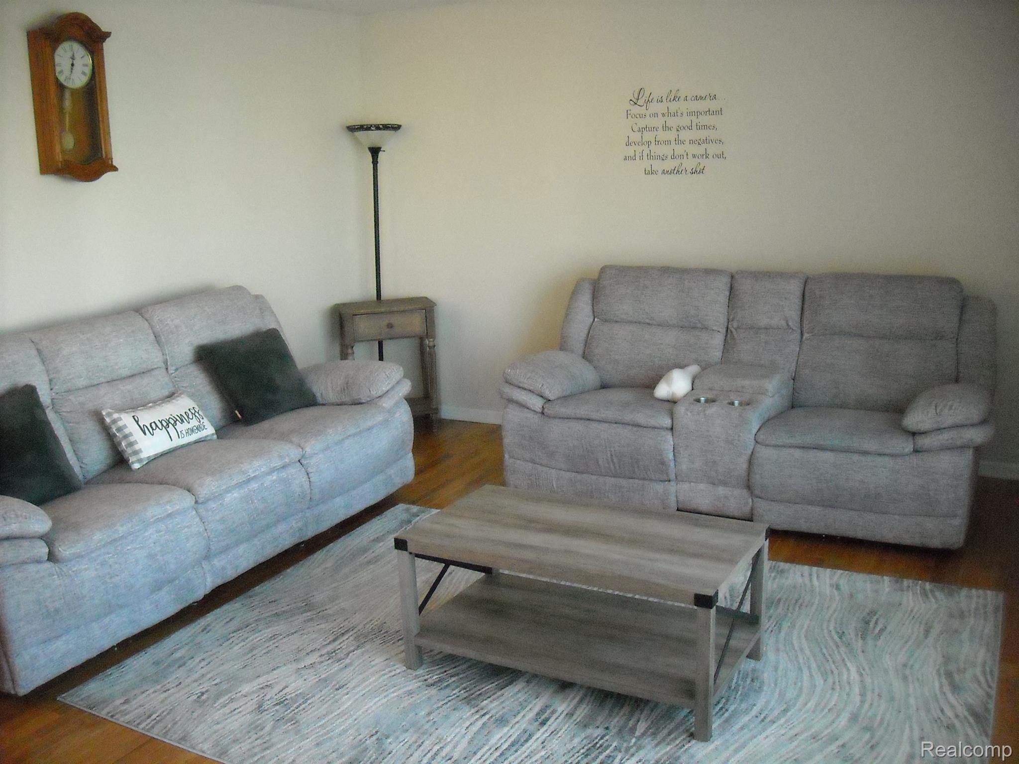 1216 PLEASANTVIEW Drive