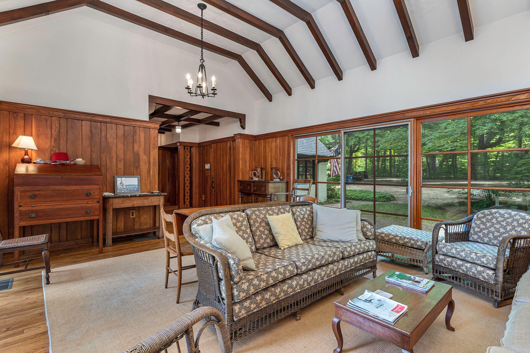 14598 Lakeshore Road