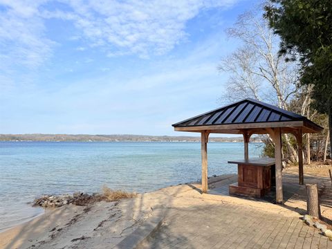 6019 Crystal Avenue Benzonia Township MI 49617