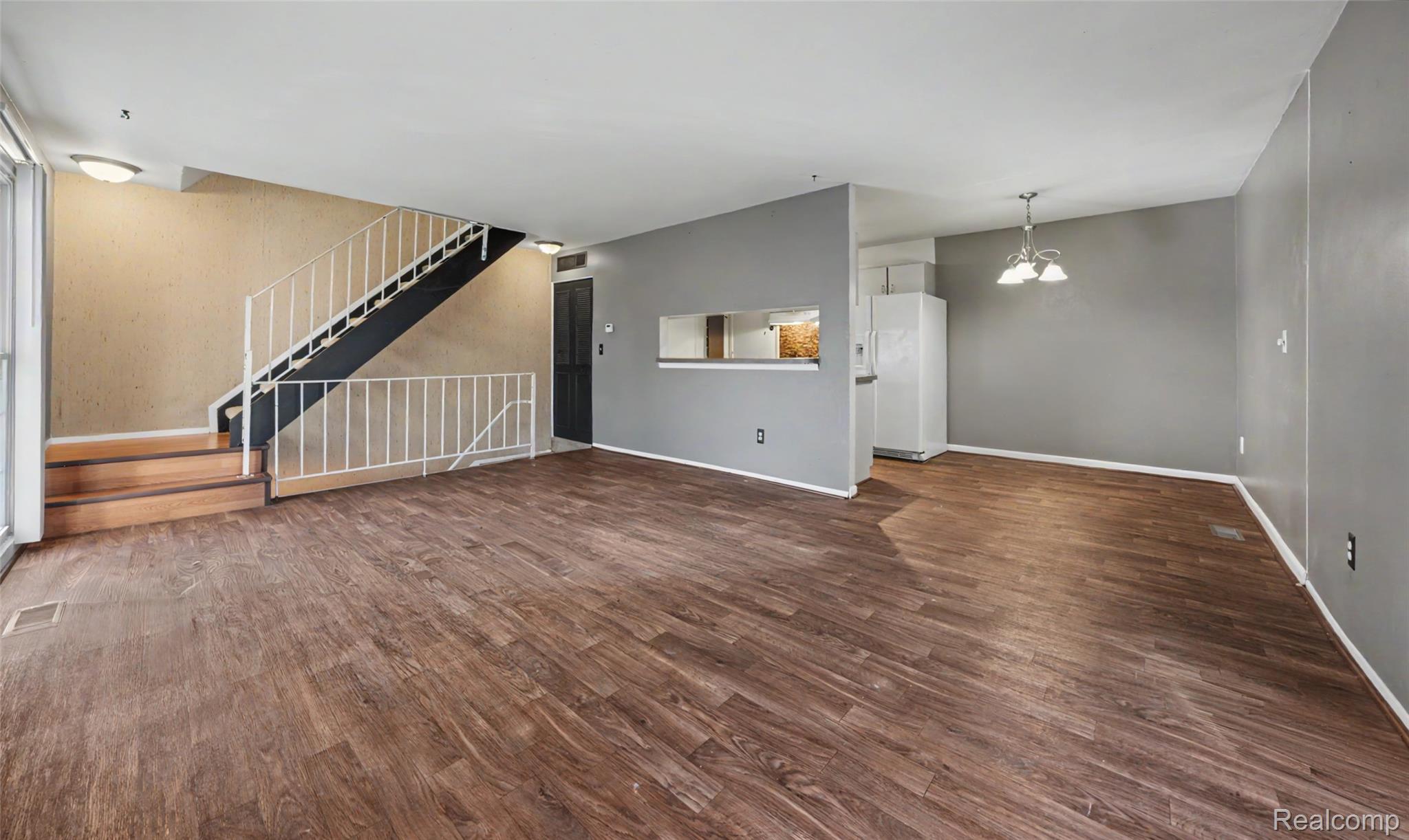 23527 Stonehenge Boulevard 98