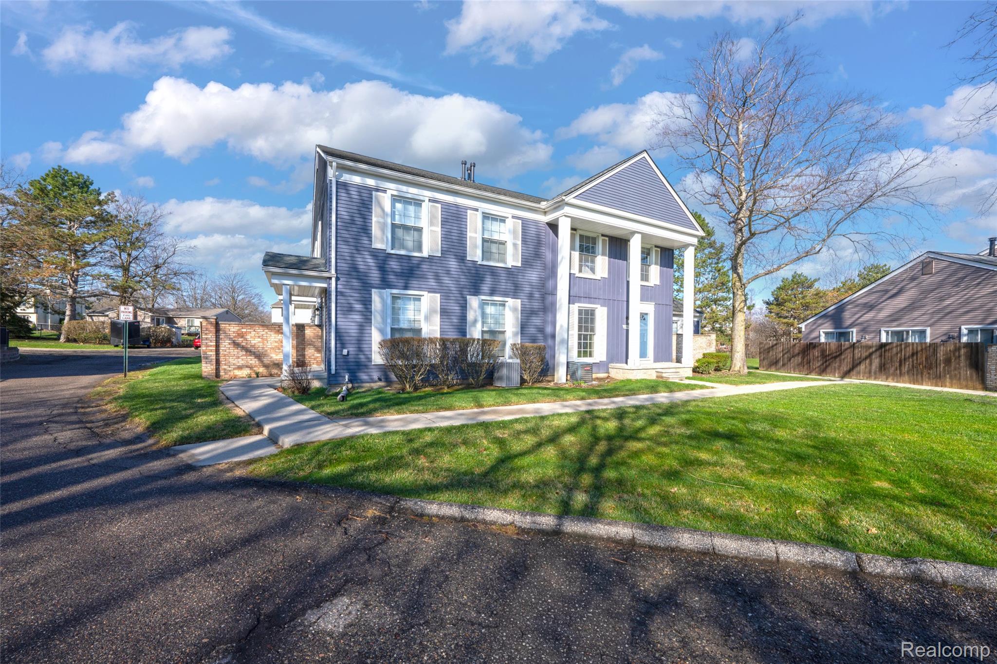 23527 Stonehenge Boulevard 98