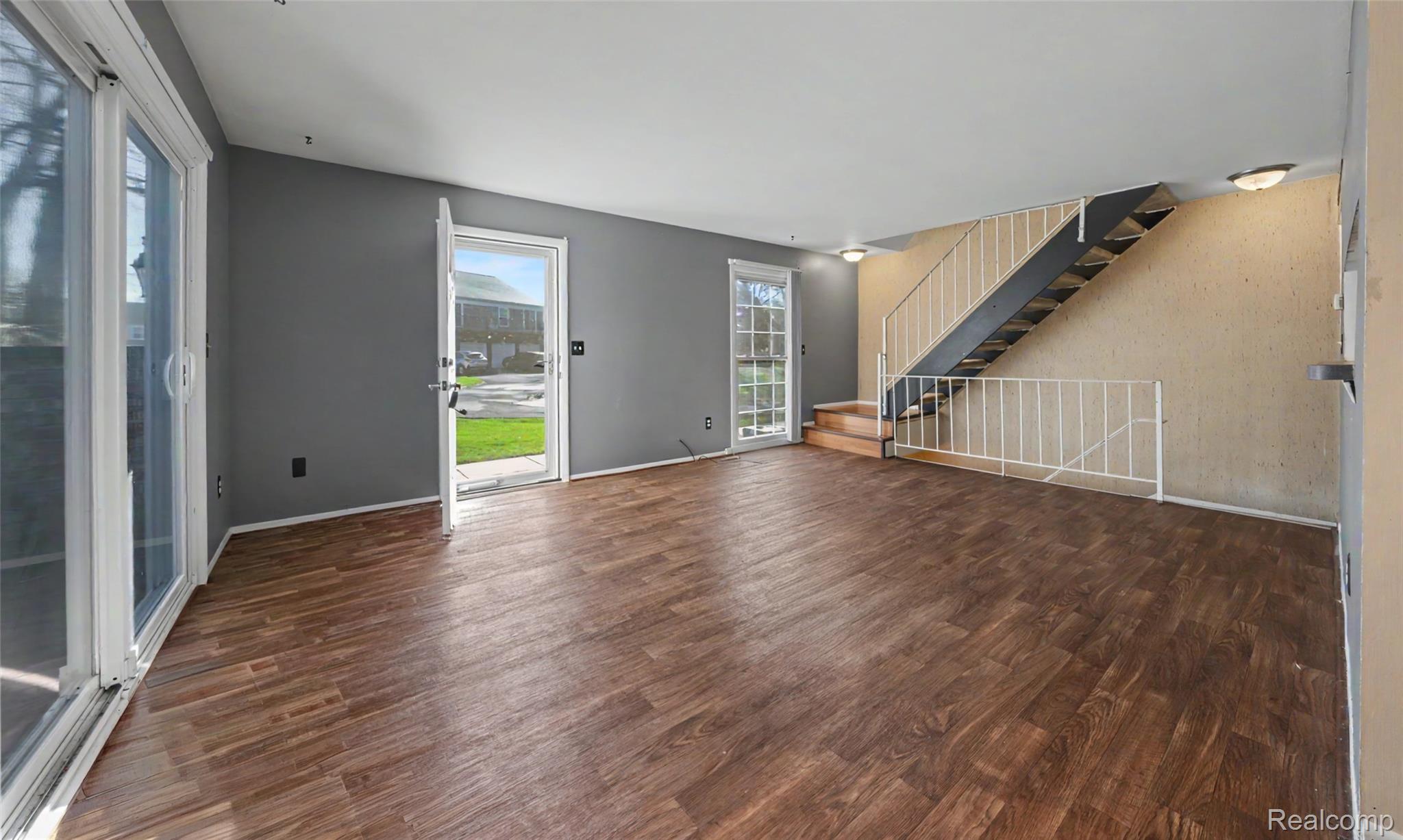 23527 Stonehenge Boulevard 98