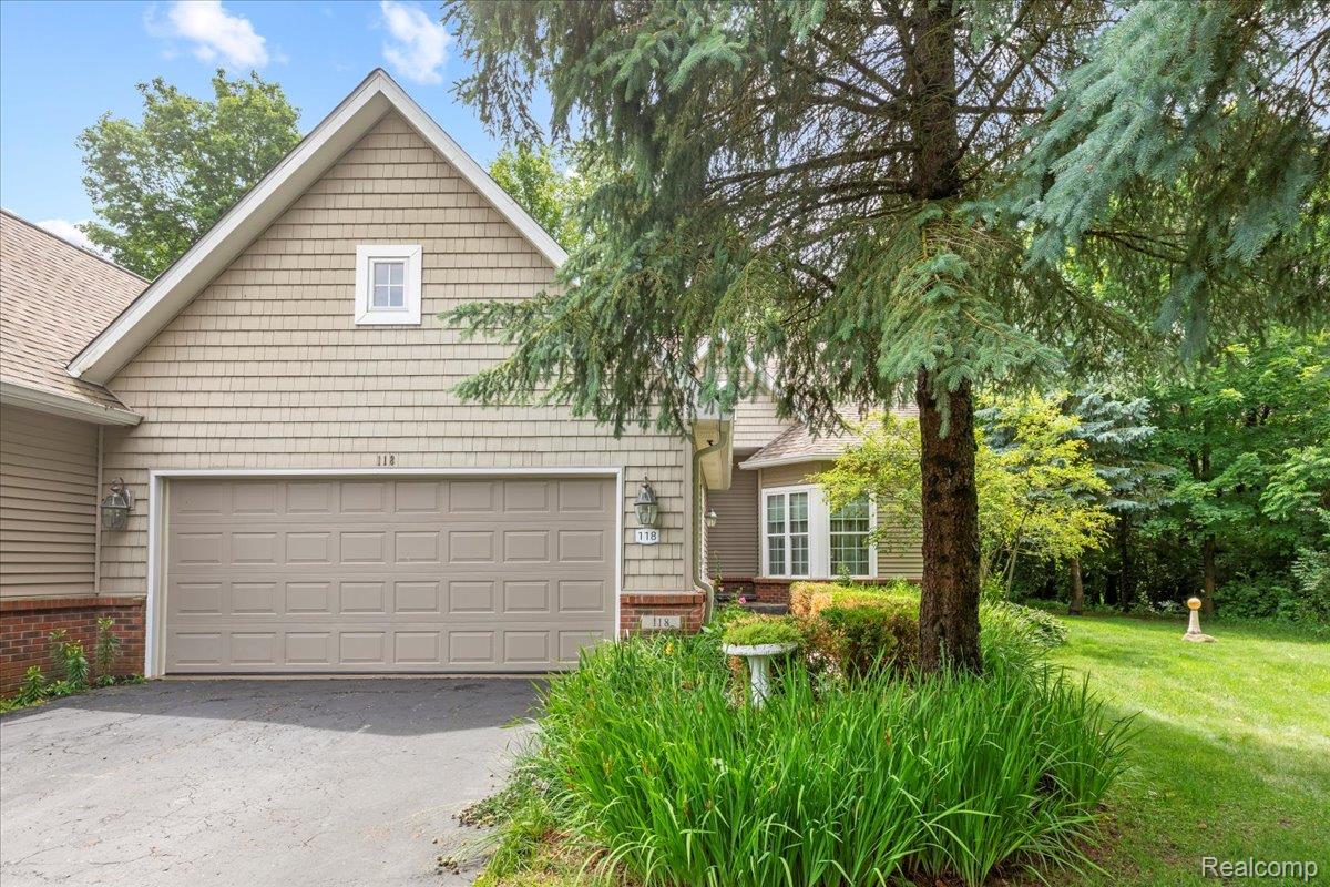 118 Fox Hollow Drive