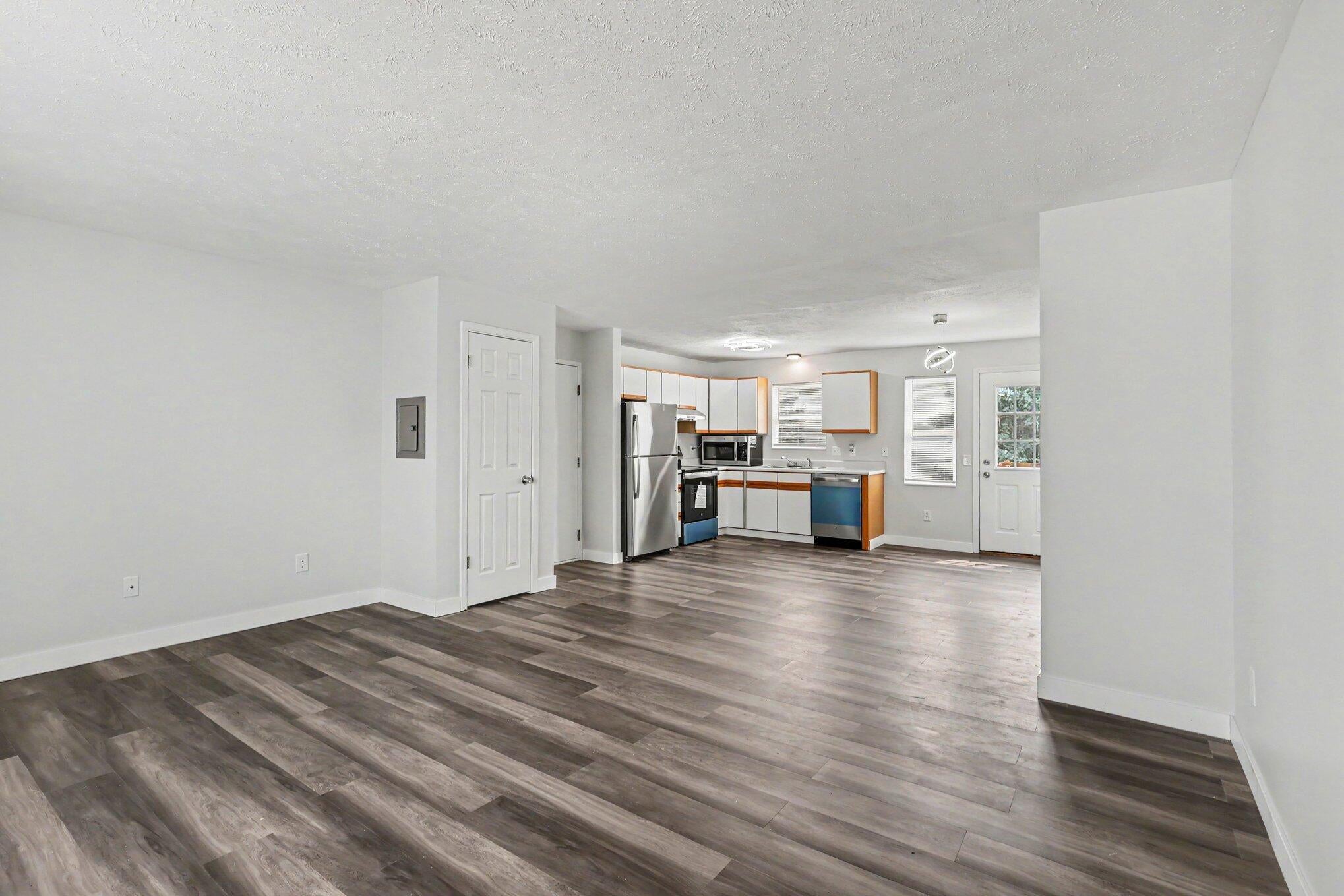 609 Trinity Drive 4