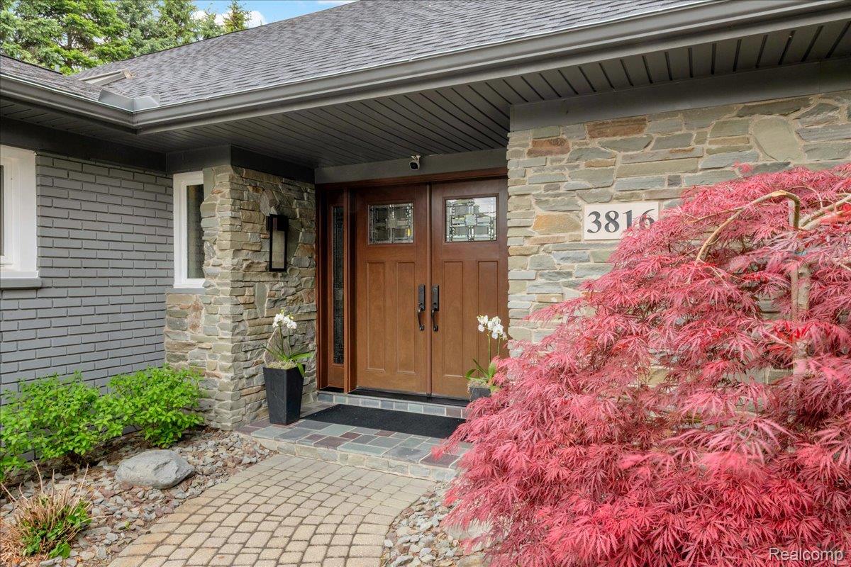 3816 W Maple Road