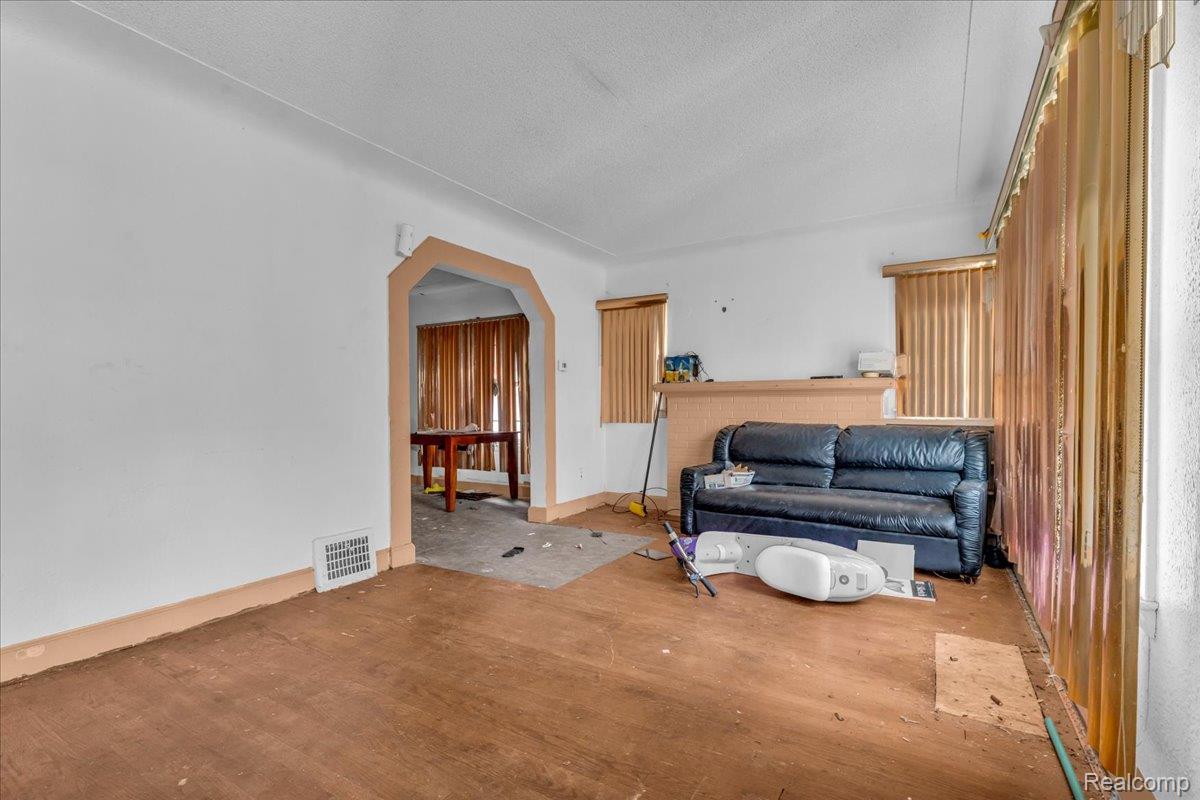 15775 Indiana Street