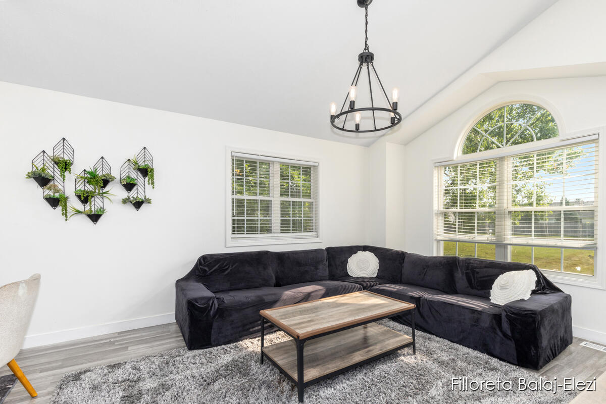 5589 Burlingame Avenue SW