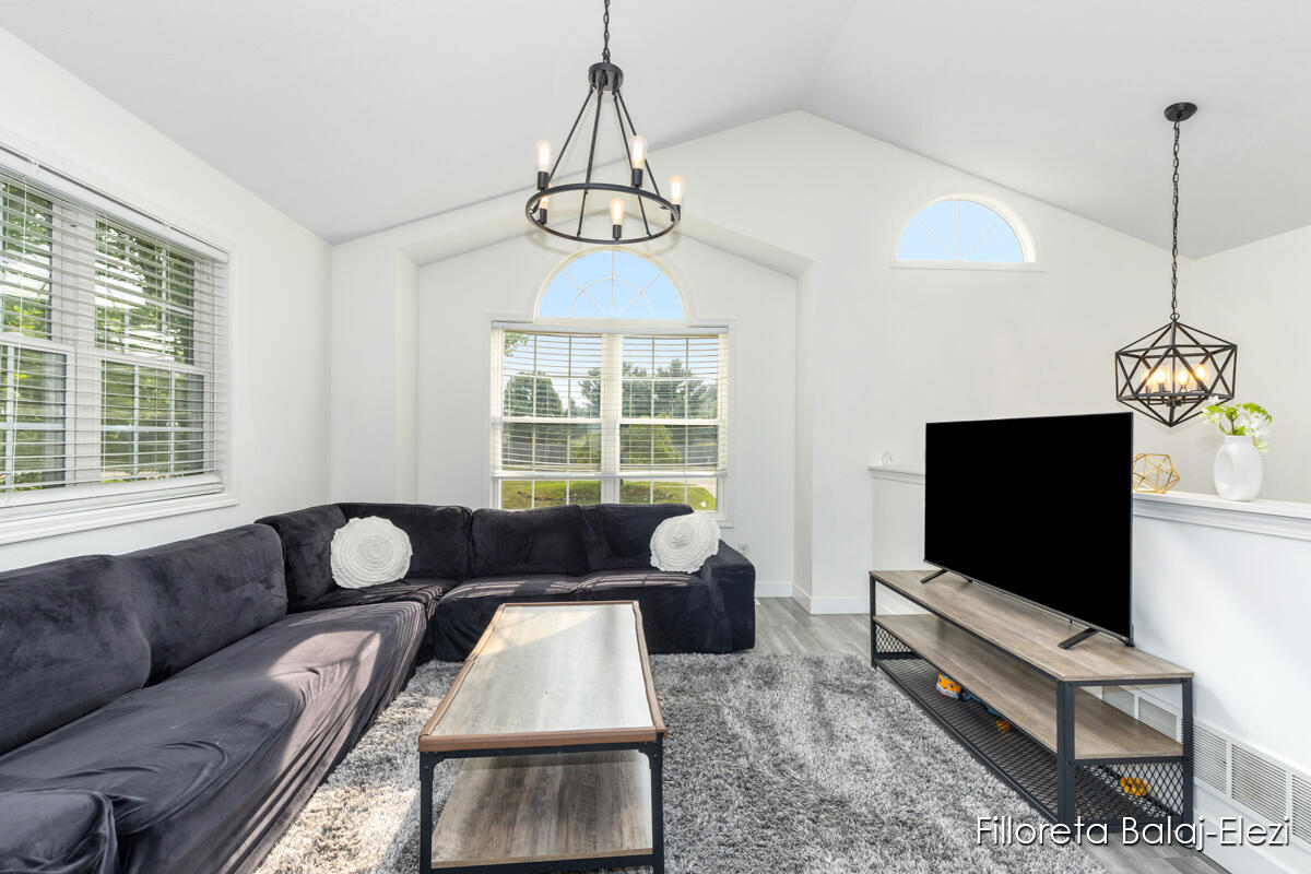 5589 Burlingame Avenue SW