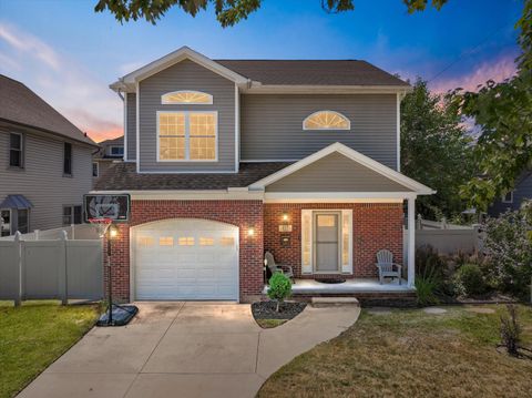 Photo of 117 Walnut Street, Wyandotte City, MI 48192 (MLS # 81025044895)