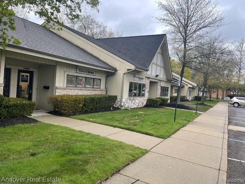 21894 FARMINGTON Road Farmington City MI 48336