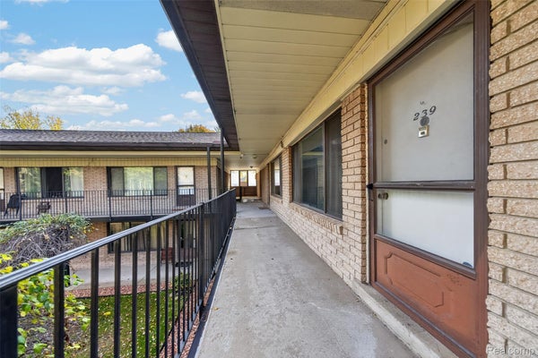 995 N CASS LAKE RD APT 239, WATERFORD, MI 48328 - Image 274abcc208df8cfdc71de892bcd02c00/1057984194