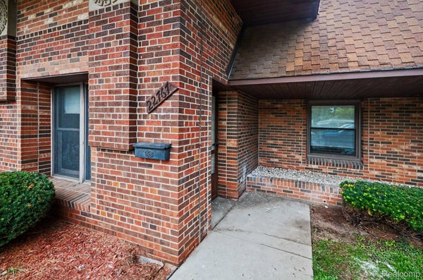 22767 GARFIELD ST APT 16, SAINT CLAIR SHORES, MI 48082 - Image 275dd2cbc129e614fcbb35ecdc239c5b/337320292