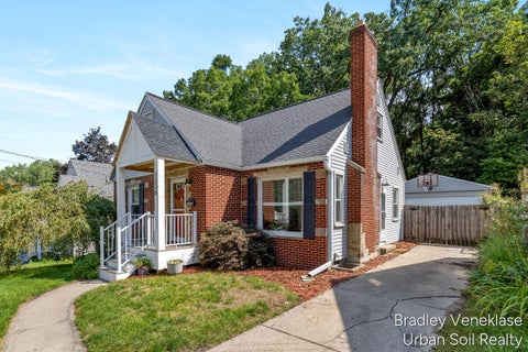 Photo of 1336 Philadelphia Avenue SE, Grand Rapids City, MI 49506 (MLS # 65026044095)