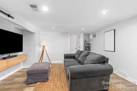 Tiny photo for 1336 Philadelphia Avenue SE, Grand Rapids City, MI 49506 (MLS # 65026044095)