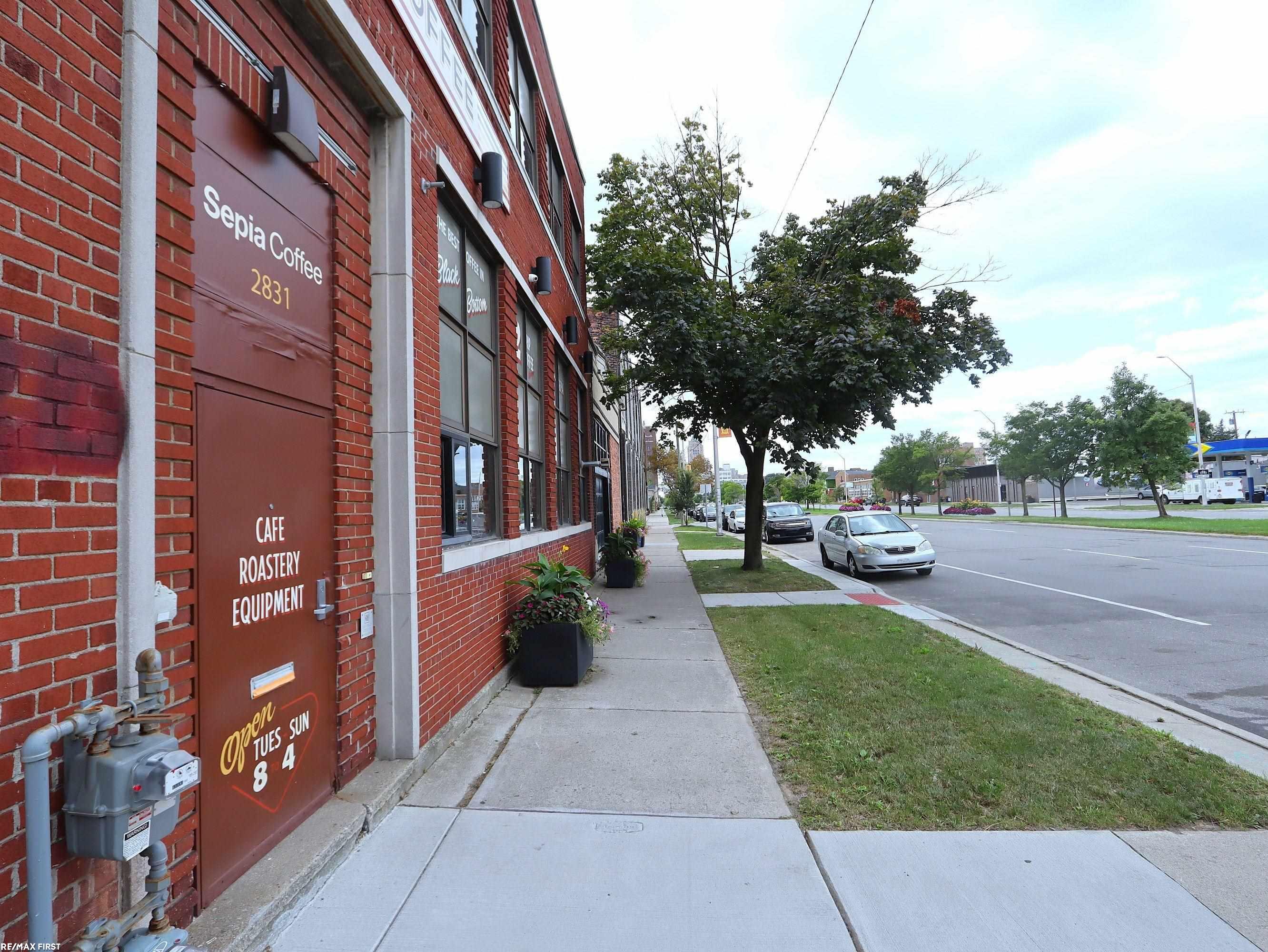 2831 E Grand Boulevard